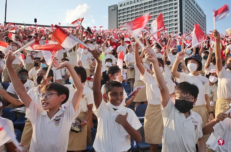 时隔三年，滨海湾浮动舞台再次迎来上万名小学五年级学生。（谢智扬摄） 