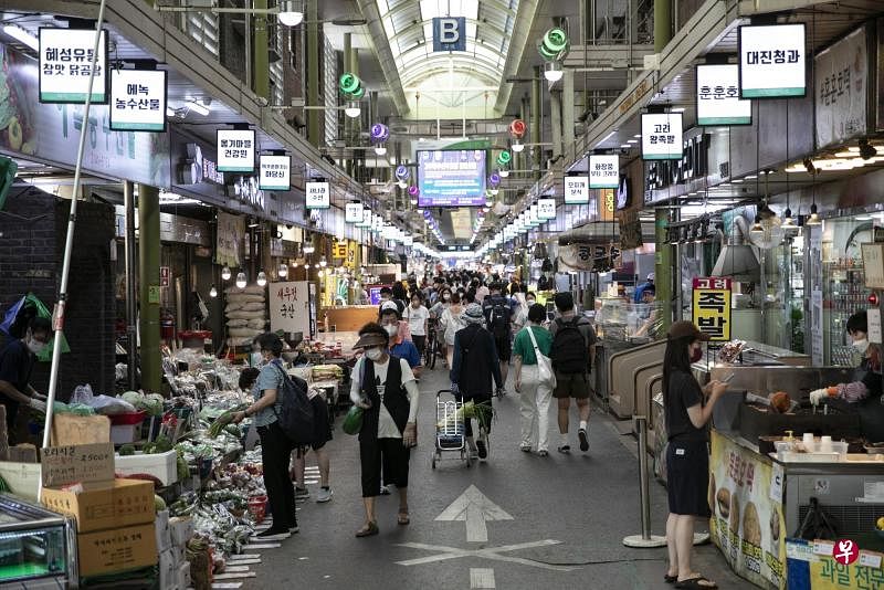 韩国当局说，如果致死率、重症率极高的新变种毒株成为韩国的主流毒株，政府将会积极考虑收紧入境限制措施。（彭博社） 
