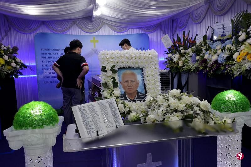保龄球教练许少碧染骨痛热症挣扎六天后病情恶化，家人忍痛拔管。（庄耿闻摄） 