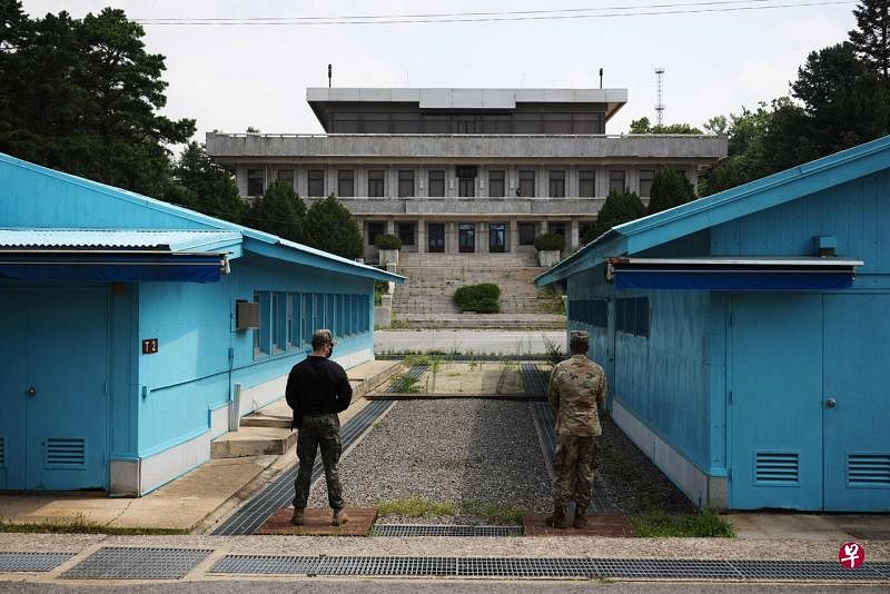佩洛西星期四（4日）在韩国的议程包括访问韩朝边境板门店共同警备区。她将是美国时任总统特朗普2019年在板门店会见朝鲜领导人金正恩以来，访问韩朝非军事区的最高级别美国官员。（法新社） 