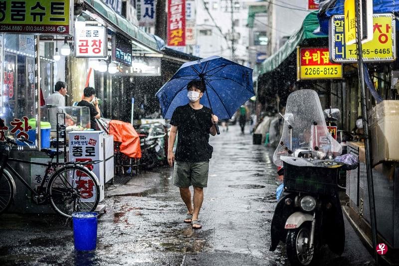 得益于制造业有所好转，韩国经济保持稳定复苏势头，但受到高物价和海外利空等因素影响，经济下行压力持续加大。（法新社） 
