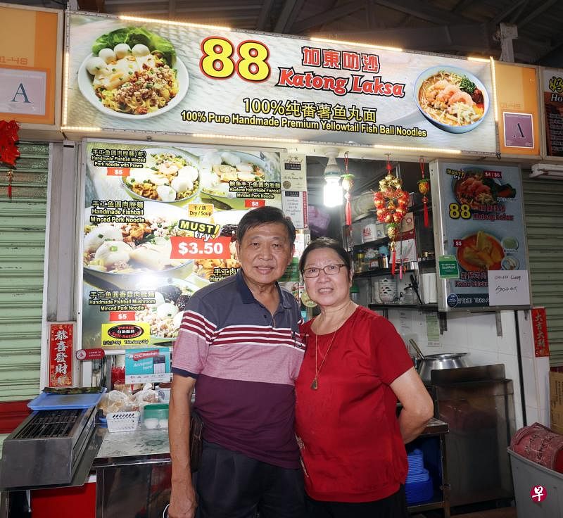 苏德成担心命不久矣，早前特地为妻子梁丽玉在循环路第79座熟食中心开叻沙档。（档案照） 
