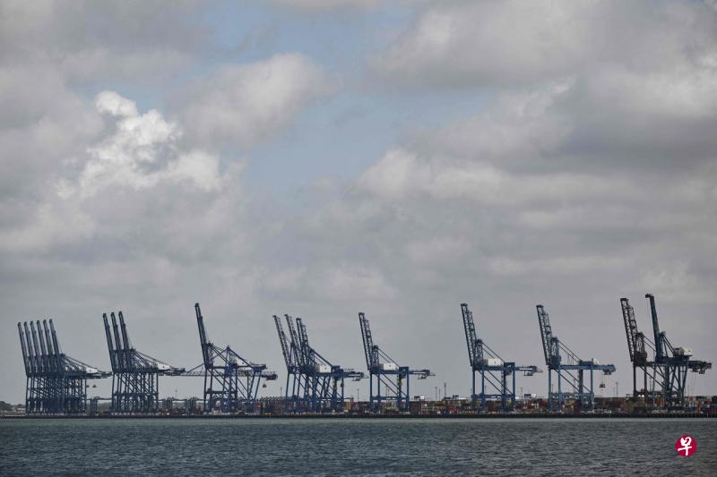 英国最大集装箱港口费利克斯托（Felixstowe）近2000名工人自8月21日起开始为期八天的罢工。图为费利克斯托港口空荡荡的场景。（法新社） 