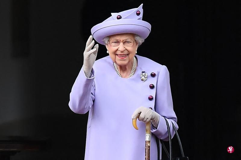 今年4月起，英女王缺席了多个重要的公开活动，一些活动由王储查尔斯王子代表出席。（法新社） 