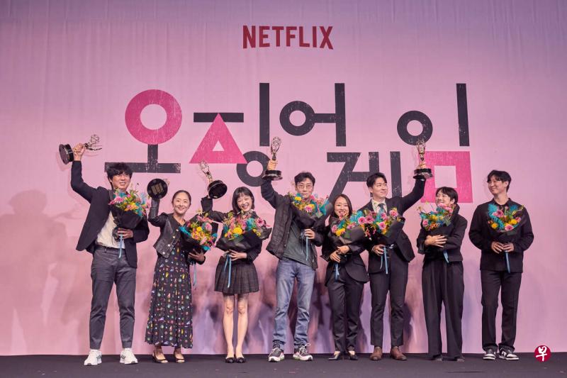 《鱿鱼游戏》在艾美奖满载而归，9月16日在韩国办庆功记者会。（Netflix提供） 