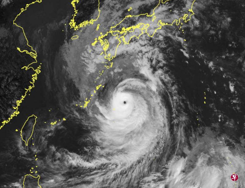 超级台风“南玛都”预计在星期一（19日）登陆日本九州地区。（法新社） 
