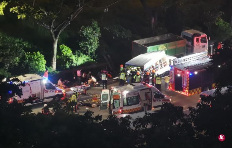 载着客工的罗厘撞上倾斗卡车，导致二死15伤，伤者之一的罗厘司机维拉扎米事后被控。（档案照） 
