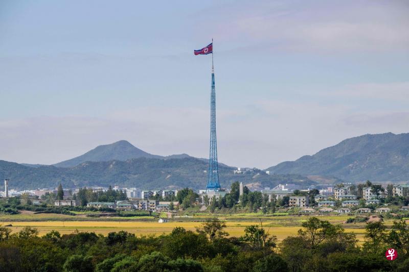 韩国梨花女子大学教授朴元坤认为朝媒没有宣传射弹消息，意味内部状况不佳。他说，有消息称朝鲜疫情殃及30万人，民众健康和粮食情况恶化，民众对试射导弹不会欣然接受。（法新社） 