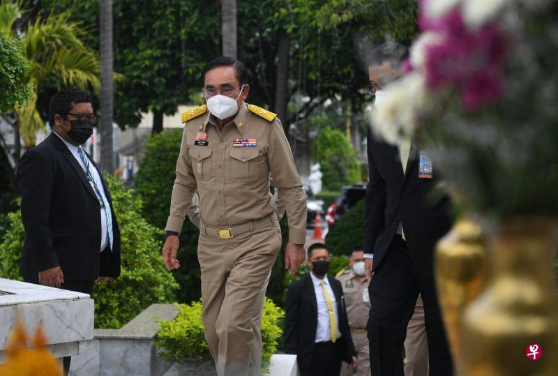 泰国首相府发言人10日说，巴育已将扫毒行动列入紧急国家议程，并命令警方大力扫毒，给予寻求戒毒者更大关注和支持。（路透社） 