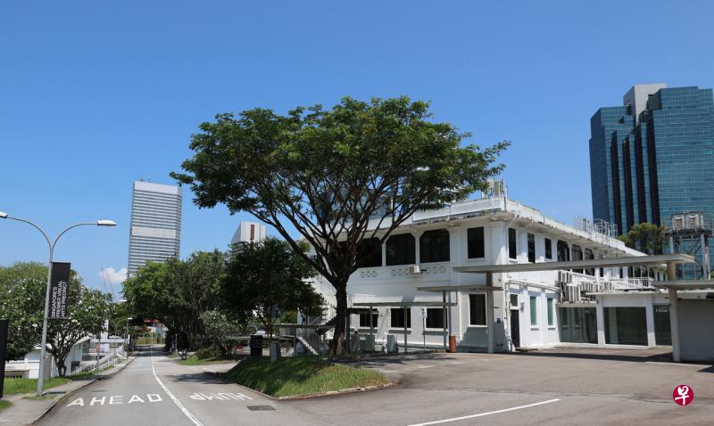 为了将吉门营房打造成结合餐饮、休闲与艺术的园区，新加坡土地管理局今年5月展开第一阶段招标，涉及五座划为餐饮用途的建筑，共吸引了19份竞标书。图为位于亚历山大路一带的吉门营房。（档案照） 