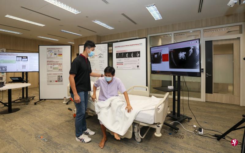 由陈笃生医院和本地医疗科技公司CoNEX携手研发的人工智能系统可预测和预防病患下床时跌倒的可能。系统主要使用温度传感器来进行全天候监测，若病患有跌倒的风险，系统就会发出警报，让医疗人员及时介入。（卓祾祎摄） 