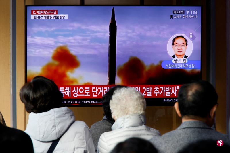 韩国军方说，朝鲜星期六（11月5日）早上向海上发射四枚短程弹道导弹。（路透社） 