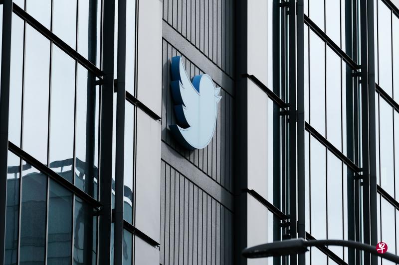 推特安全与诚信部主管罗斯4日说，信任与安全团队有15%员工被解雇，但推特的内容审核功能维持运作。（法新社） 