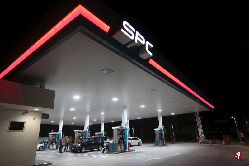 其中四家SPC油站会在明年底之前，陆续安装50kW快速直流电充电桩。（档案照） 