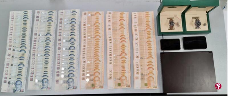 涉嫌操作非法远程赌博活动，19男1女被警方逮捕，执法行动共查获逾11万8000元现金。（警方提供） 