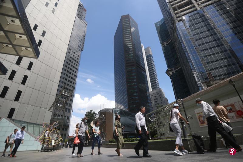 21名经济师对我国今年经济增长的中位数预测是3.6％，略高于三个月前的3.5％。（关俊威摄） 