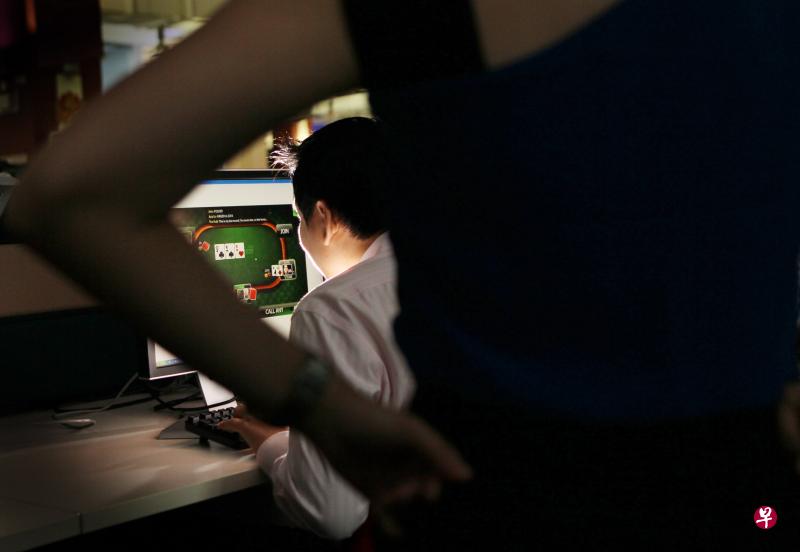 男子设网上赌博，短短七天内收40万7373元赌注，赚取8000元收入，被判坐牢18个月，罚款2万元。（示意图） 