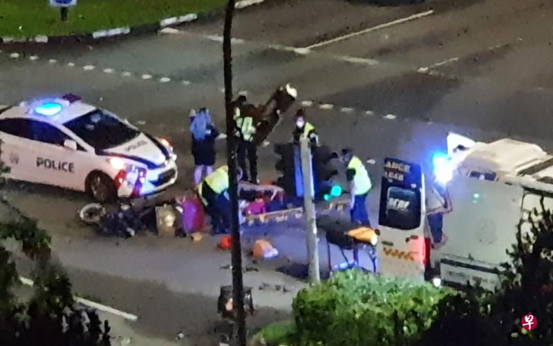 轿车和电单车在马真路和克里门梭大道的交界处相撞，送餐员骑士被抛飞落在路上，过后被送院治疗。（受访者提供） 