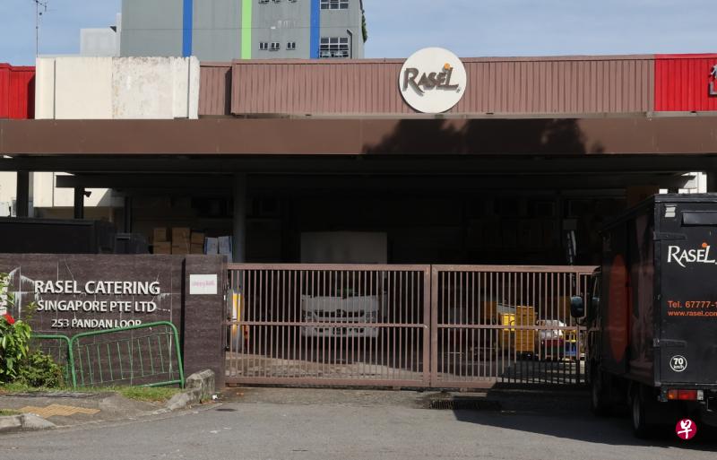 卫生部与新加坡食品局发出联合文告说，当局接获通报指有345人在11月8日至16日吃了由Rasel Catering Singapore准备的食物后出现肠胃炎症状。（蔡振鸿摄） 
