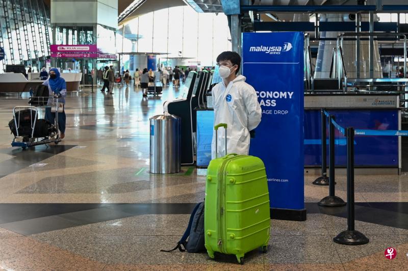 马国旅行社协会呼吁政府暂时禁止中国游客入境马国，直到中国的每日冠病确诊病例减少为止。（法新社） 