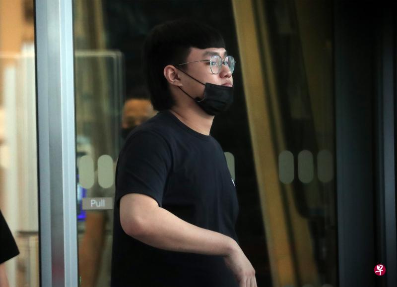 参与华侨银行钓鱼骗案的另一名青年郑明彦认罪，他承认与七名同党提供银行户头资料给海外犯罪团伙，自己则从中赚取1400元。（海峡时报） 
