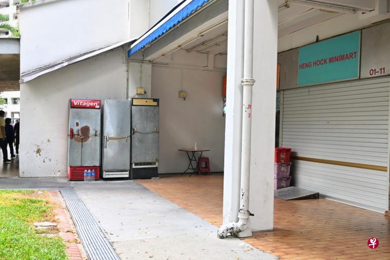 这起案件发生在马西岭弯第210座组屋前，六旬男子被指放火烧37岁超市老板，后者伤重不治。（海峡时报档案照） 