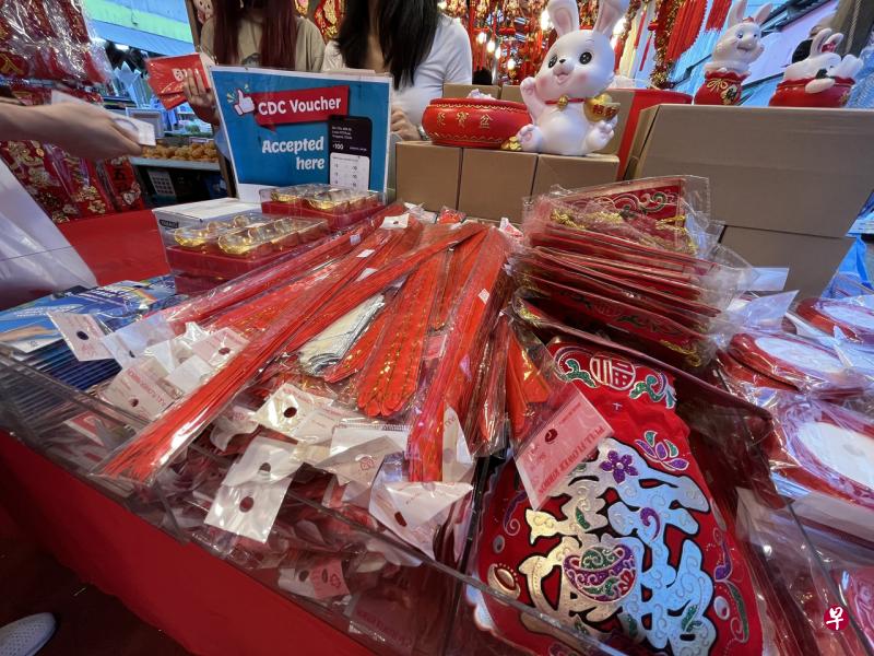 邻里面包店Y2 Bakery透露，有顾客在购物券首发当日，随即用购物券购买年饼。 邻里年货市场盼望购物券能带动生意。  （受访者提供） 