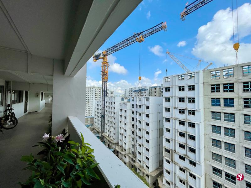 建屋发展局说，另外有约2300户租赁组屋家庭已预订组屋单位，在等候工程竣工。过去十年里，共有超过7800户租赁组屋家庭成功购屋。（何炳耀摄） 