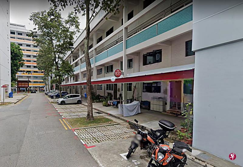 被告在义顺的组屋楼下对德士叔拳打脚踢。（谷歌地图） 