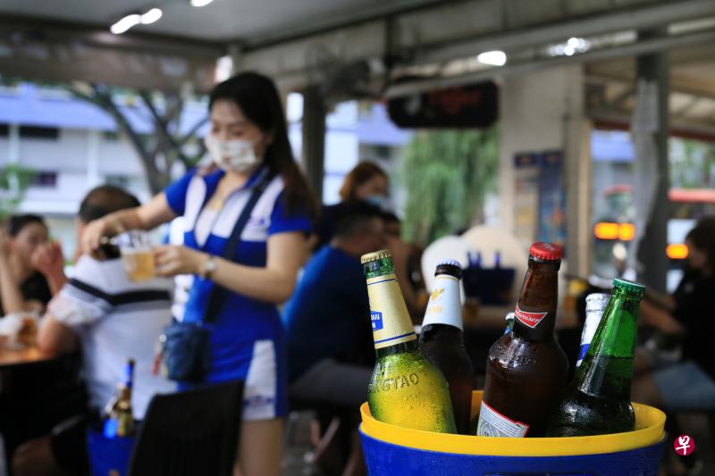 在现行法令下，酒类提供商仅可在持照的营业场所内，在特定时间销售酒水。（档案照） 
