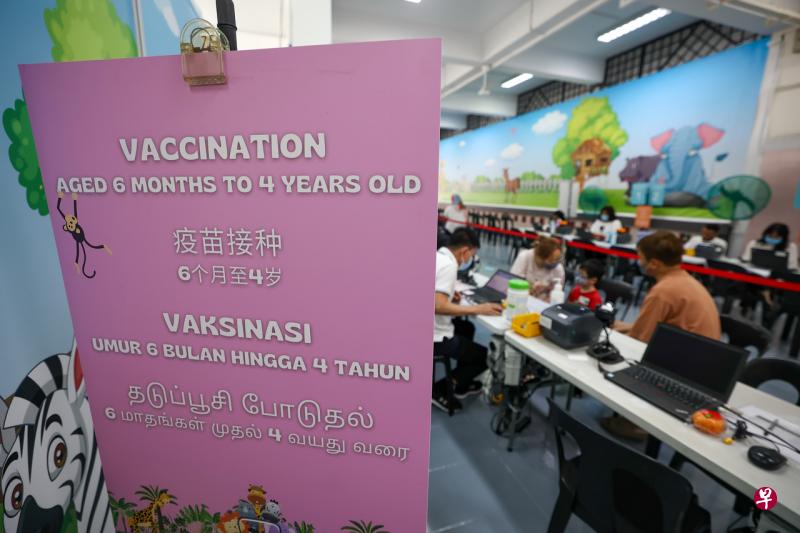 卫生科学局指出，接种二价疫苗的不良反应报告比率和普通疫苗相似，通报的不良反应包括皮疹和眼皮肿胀等过敏反应、发烧、头晕、胸腔不适或头痛、昏厥和血压升高。（陈渊庄摄） 