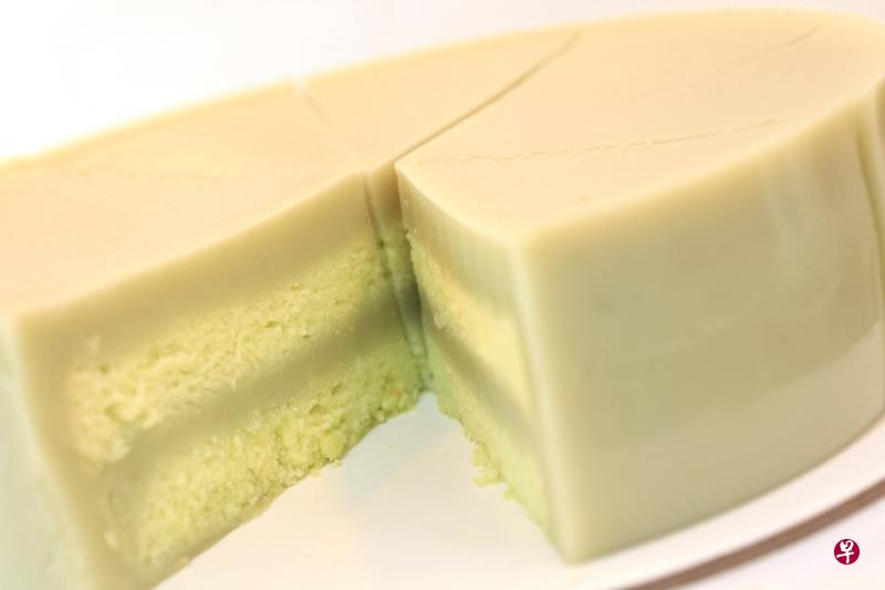 李叔叔面包西菓店（Uncle Lee Confectionery）的咖椰蛋糕非常花时间和考功夫，重现已不多见的古早味。（陈来福摄） 