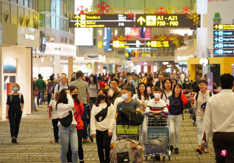 外国人和游客将比低收入的国人承担更多消费税。（何家俊摄） 