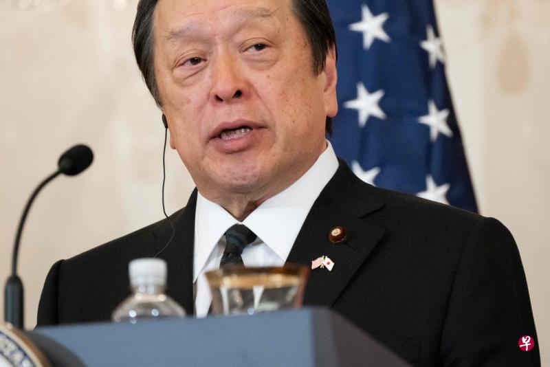 日本国防部长滨田靖一确认，朝鲜星期一早上发射了两枚弹道导弹。（法新社） 