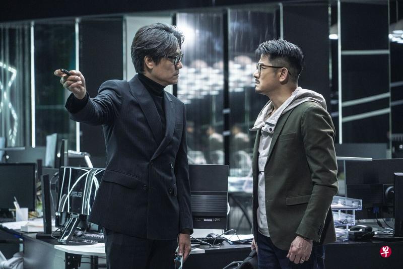 《断网》中的林家栋（左）与郭富城是势不两立的上司与下属。（嘉华提供） 
