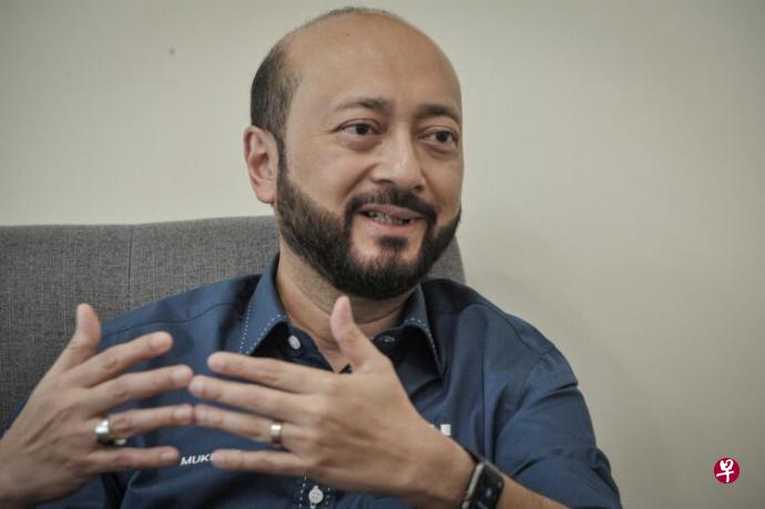 马哈迪之子慕克力透露，斗士党中央执行理事会星期二研究当前各种政治合作与结盟的选项后，决定申请加入国盟。（南洋商报） 