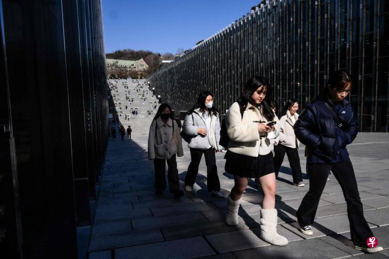 调查显示，2021年韩国初高中生肥胖率的增幅超过一倍，男学生从6.8%升至17.5%，女学生从4.2%升至9.1%。（法新社） 