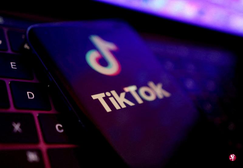 英国政府正式宣布立即禁止官方设备使用中国短视频应用TikTok，并称这是基于政府设备特殊安全风险的妥当举措。（路透社） 