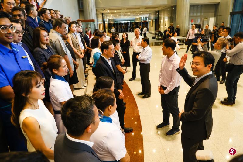 副总理兼财政部长黄循财（右一）今天指出，我国必须能通过有效侦测，快速发现新型病原体的传播，并迅速制定管控措施。（蔡家增摄） 