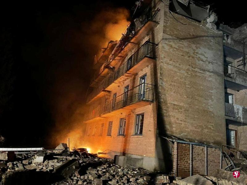 3月22日，俄军对乌克兰基辅州勒日希夫市发动无人机袭击，造成当地多处民用基建受损。（路透社） 