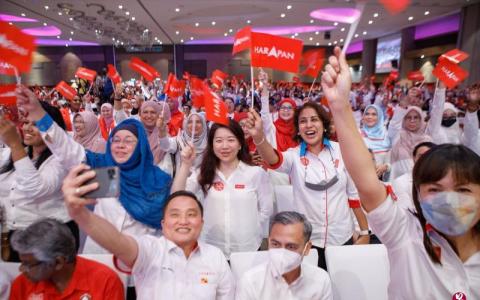 希望联盟10月20日推出竞选口号“投希盟，我们行”，呼吁选民继续支持希盟，再创上届大选成就。（彭博社）
