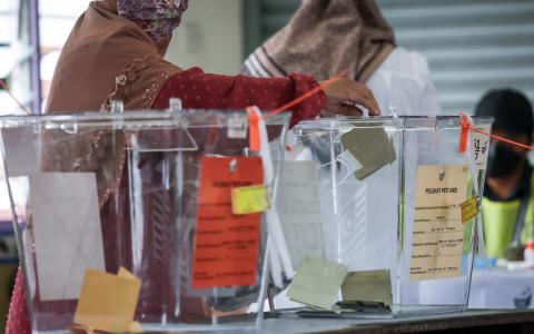 受访学者认为，本届大选的“马来海啸”比预期的强劲，让国盟成了最大获利者。（叶振忠摄）