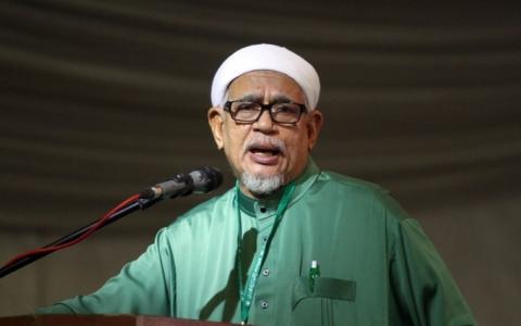 分析人士认为，本次大选巫统大败，伊党崛起，倘若引发政坛的伊斯兰竞赛，势必侵蚀马来西亚世俗体制。图为伊党主席哈迪阿旺。（星洲日报）