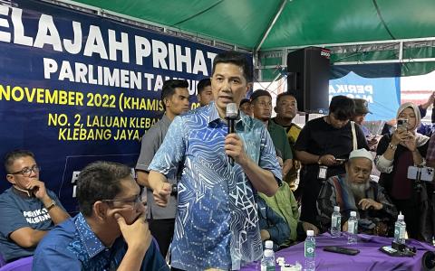 原任贸工部高级部长阿兹敏，10日到霹雳州打扪助选。（范晓琪摄）