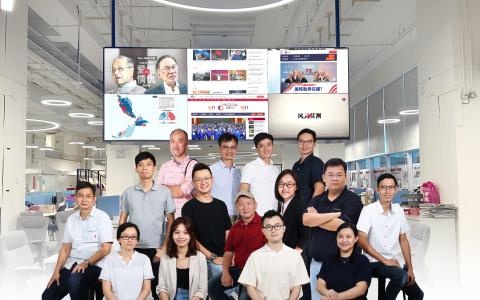 《联合早报》采访团队将兵分三路，前往马来西亚北部、中部和南部，直击热点选区。（前排左起）高级记者范晓琪、数码内容记者陈雅恩、记者李志扬、记者卢慧菁；（第二排左起）摄像主任林上德、记者郑智浩、高级摄影记者叶振忠、高级摄像游万贵、吉隆坡特派员萧郡瑜、国际新闻组副主任吴汉钧、高级摄影记者谢智扬；（第三排左起）高级摄影记者邝启聪、高级记者苏俊翔、数码内容记者叶俊颖、记者周岳翔。（早报制图）