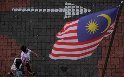 马来西亚即将举行大选，但相比起过去十几年，选民今年对政治的热情偏低。笔者认为，如果要应对未来真正的可持续挑战，良好的政治教育不可或缺。（彭博社）