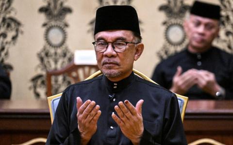 马来西亚新任首相安华预计会组成一个涵盖所有政党，包括国民联盟在内的大团结政府。（路透社）