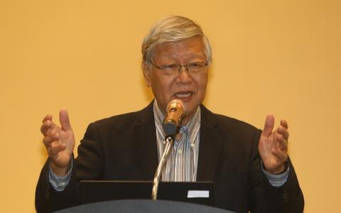 马国经济学者沈联涛在“东南亚讲堂”主讲“疫情与大选之后，马来西亚的经济展望”，吸引了马国各领域人士前去聆听。这场讲座也在《联合早报》和马国世华媒体的数码平台同步直播。（星洲日报）