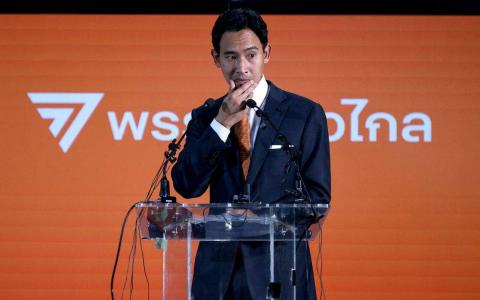 泰国前进党党魁披塔说，他已不再持有iTV的股份，而且iTV早已停止运营。他从2006年逝世父亲那里继承的iTV4万2000股已转到亲戚名下，这是为了防止有人重启iTV，并以iTV作为攻击他的政治弹药。（法新社）