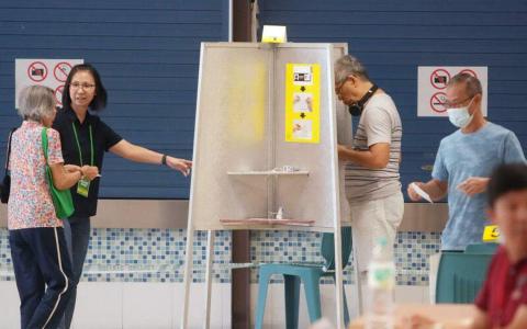 选举局建议还未投票的选民，在晚上8时投票结束前，预留足够时间投票。（谢智扬摄）